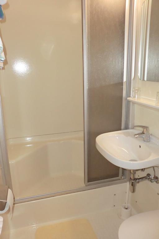 Weisses Roessl Werfen Hotel Стая снимка