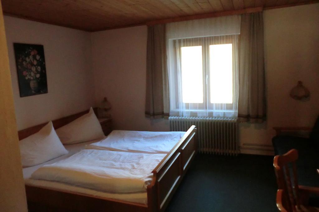 Weisses Roessl Werfen Hotel Стая снимка